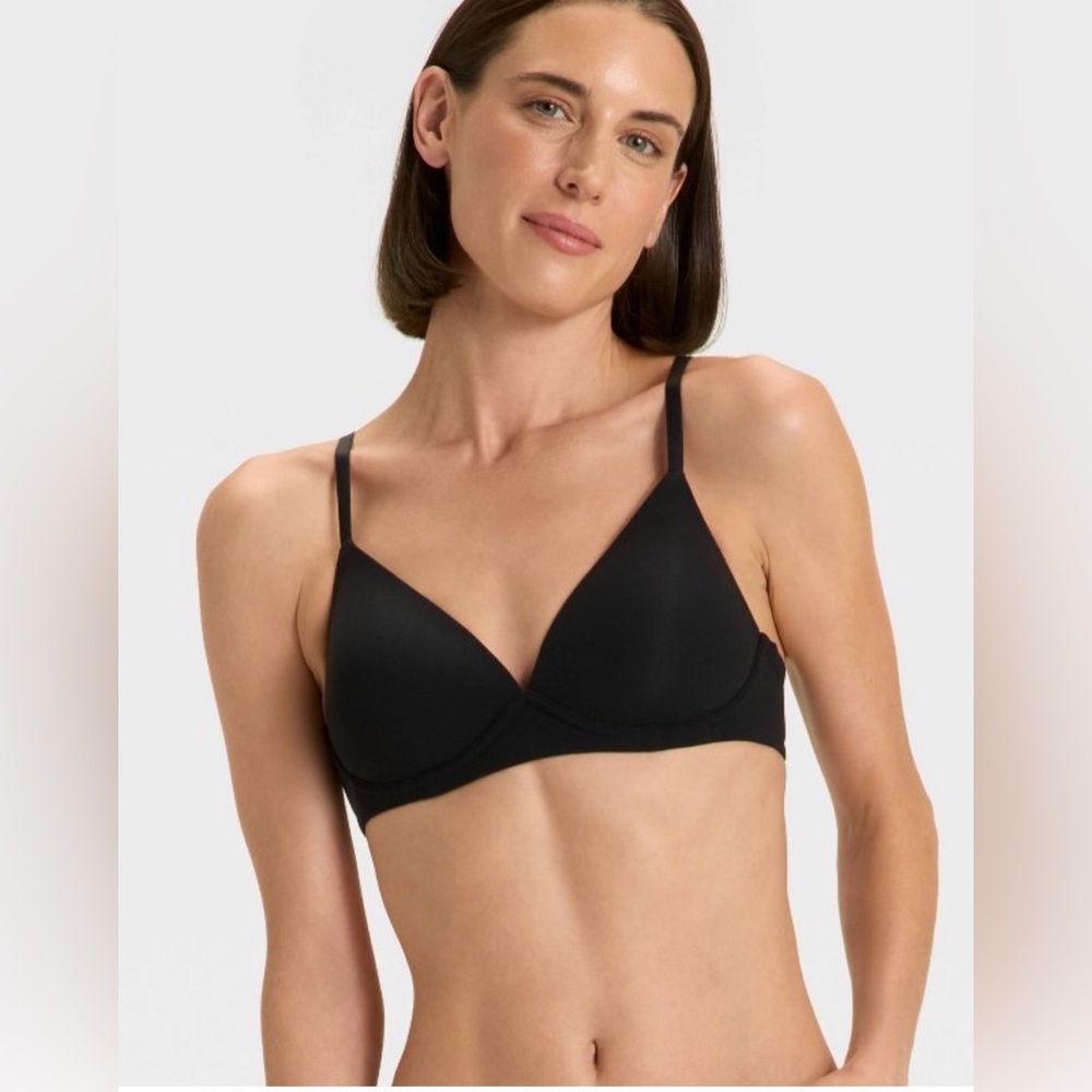 SET OF 2 AUDEN LIGHTLY LINED BLACK TRIANGLE WIREFREE BRAS 32 A